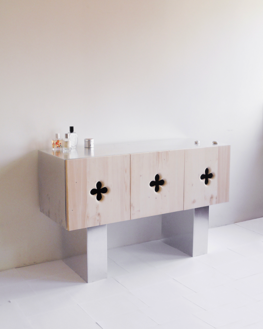 4 LEAF CLOVER DRESSOIR {2026} image