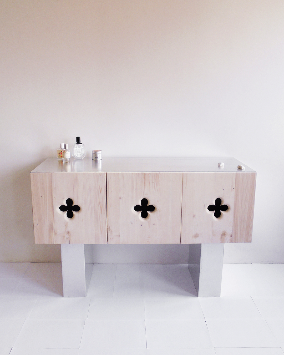 4 LEAF CLOVER DRESSOIR {2026} image