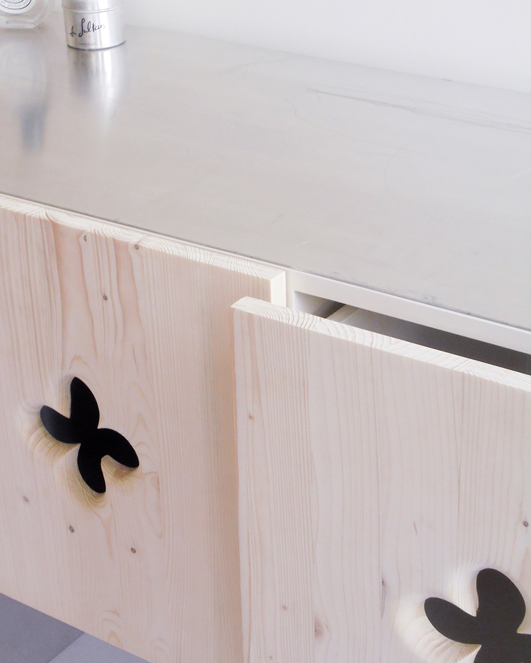 4 LEAF CLOVER DRESSOIR {2026} image