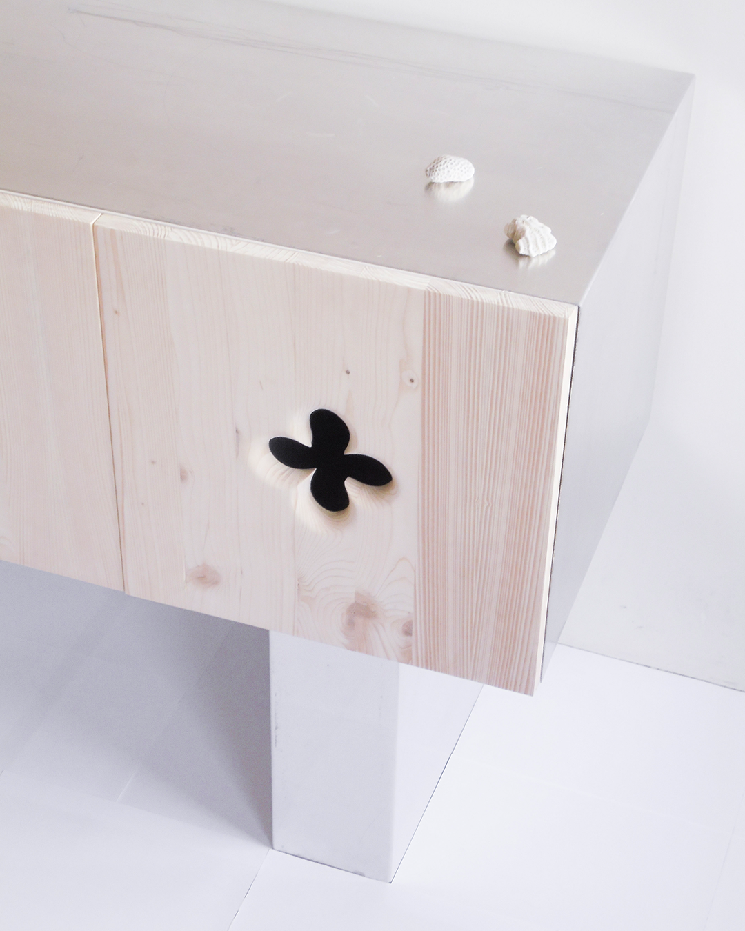 4 LEAF CLOVER DRESSOIR {2026} image